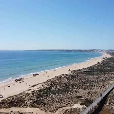 Charming Beachside Apartment- The Perfect Getaway! Αλμπουφέιρα