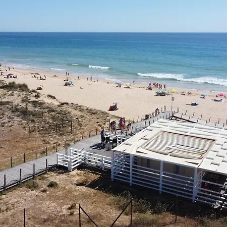 Charming Beachside Apartment- The Perfect Getaway! Albufeira