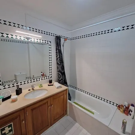 Charming Beachside Apartment- The Perfect Getaway! Appartamento Albufeira