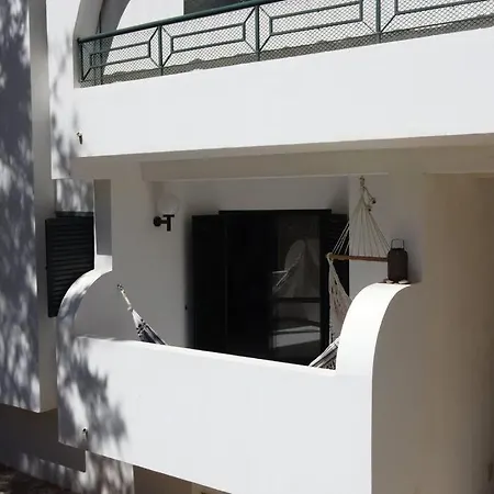Charming Beachside Apartment- The Perfect Getaway! * Албуфейра
