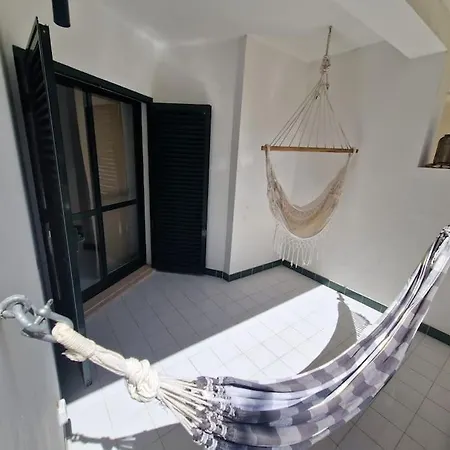 Апартаменты Charming Beachside Apartment- The Perfect Getaway! Албуфейра