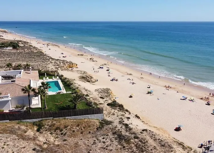 아파트 Charming Beachside Apartment- The Perfect Getaway! 알부페이라