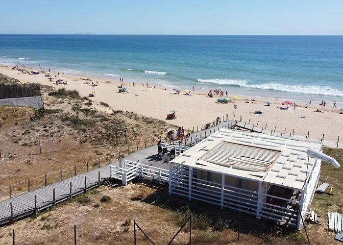 Charming Beachside Apartment- The Perfect Getaway! 알부페이라